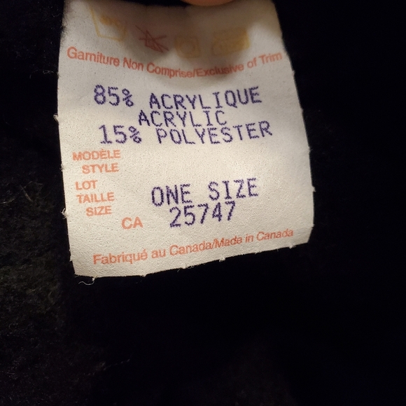 NWOT Geneviève Dostaler blue teddy bucket hat. Black polar inside. Handmade. - Picture 4 of 5